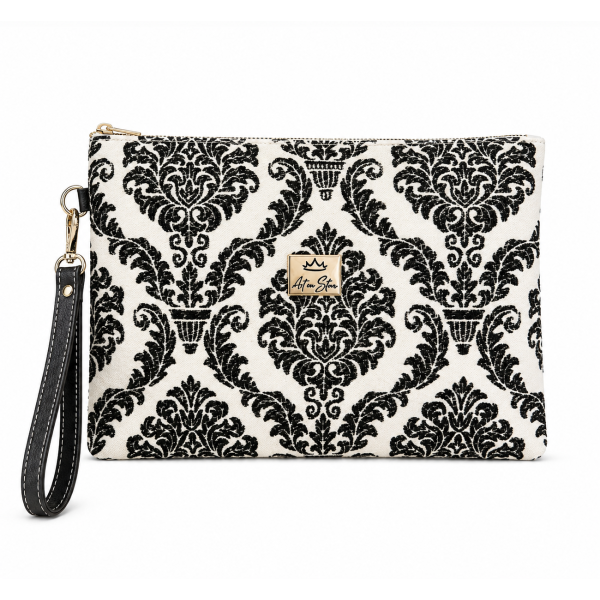 Art on stars Clutch