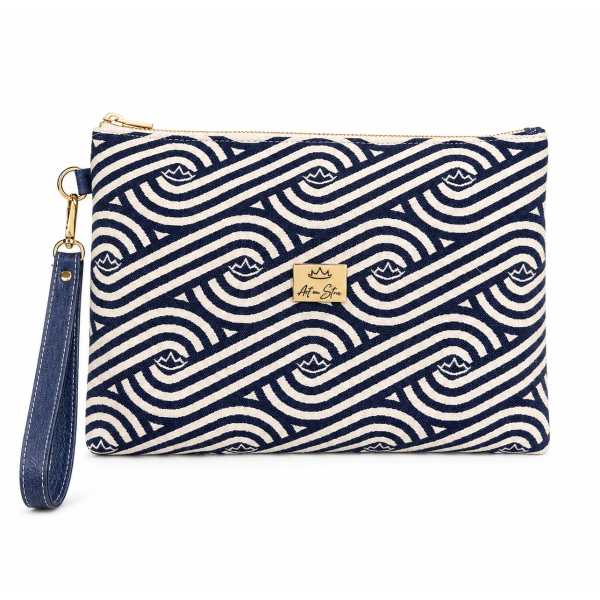 Art on stars Clutch